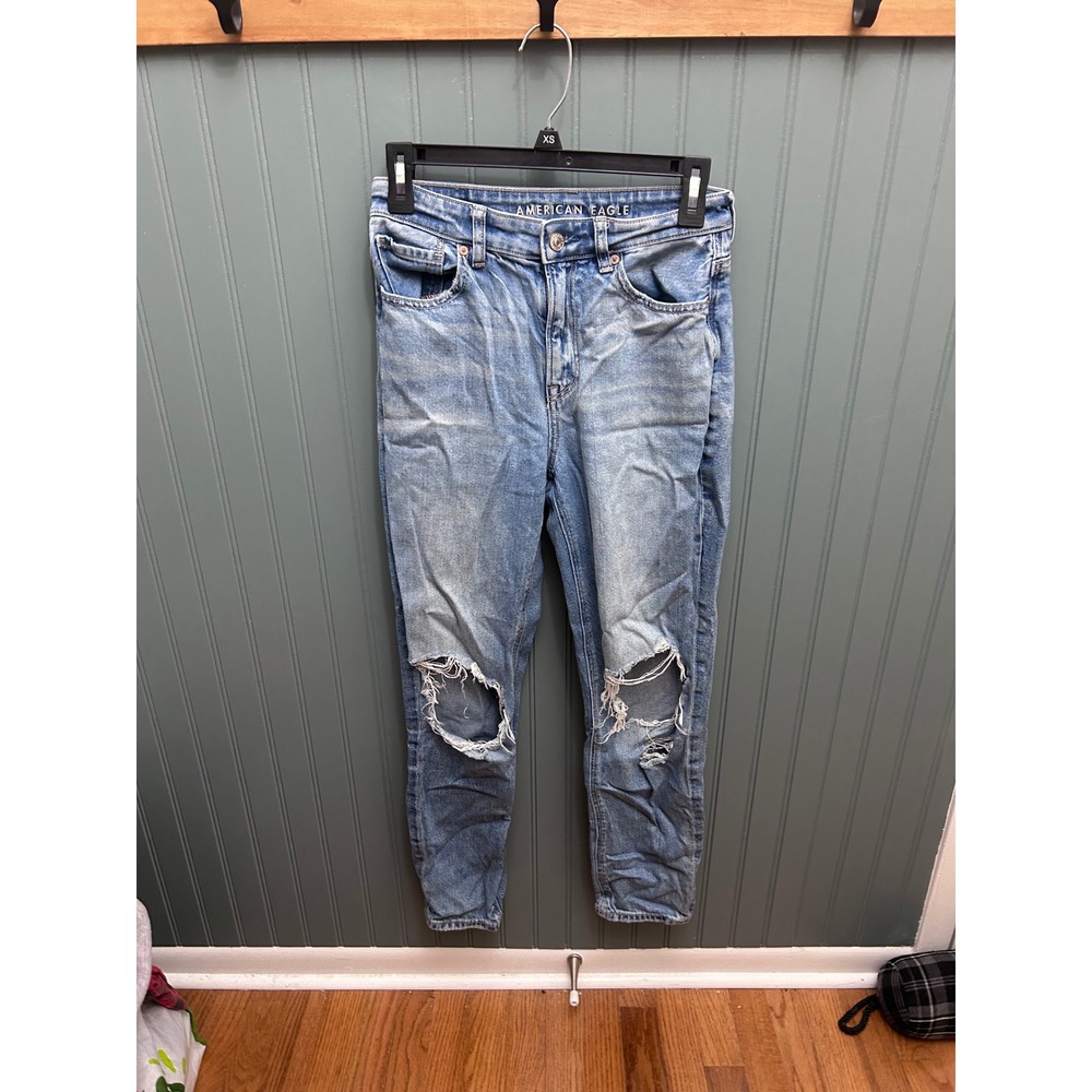 American Eagle Mom Jeans Light Wash Distressed Ripped High Rise Size 2 Regular
